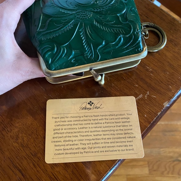 Brand New Patricia Nash Green Leather Embossed Floral Pattern Coin Purse - Picture 4 of 6